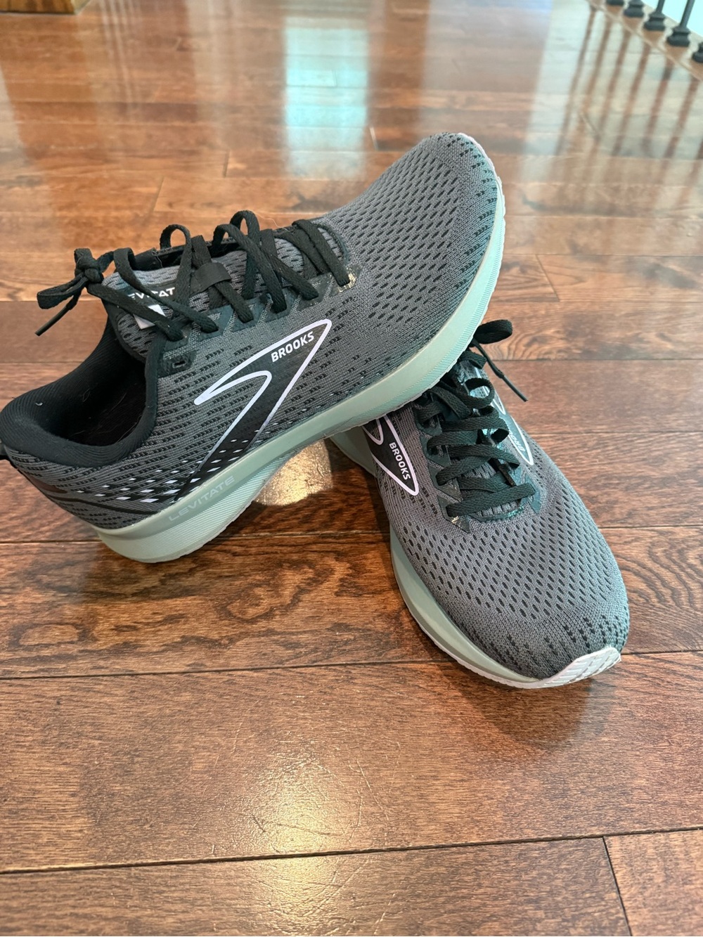Brooks Women's Gray and purple Running Shoes